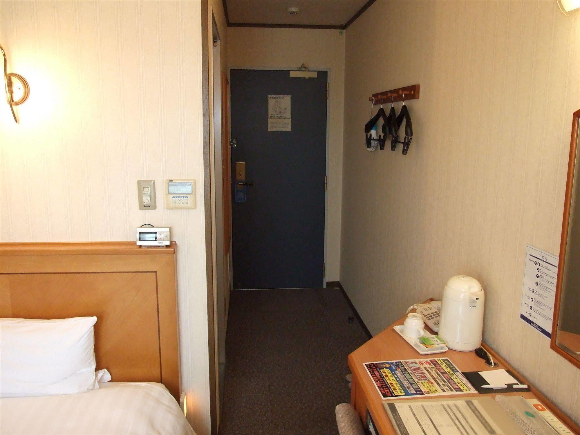 Hotel Prime Inn Toyama Bagian luar foto